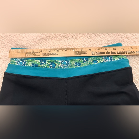 Kirkland Signature reversible yoga flare leg pants small regular - Picture 5 of 8